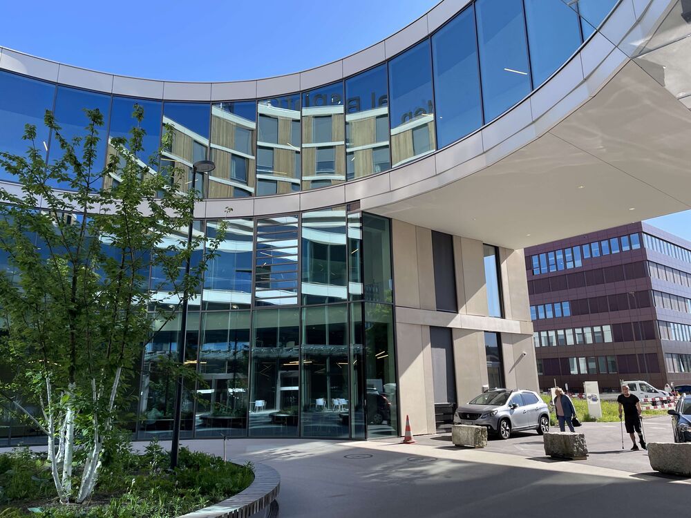 Eingangsbereich Kantonsspital Baden KSB. (Foto: Peter Warthmann)